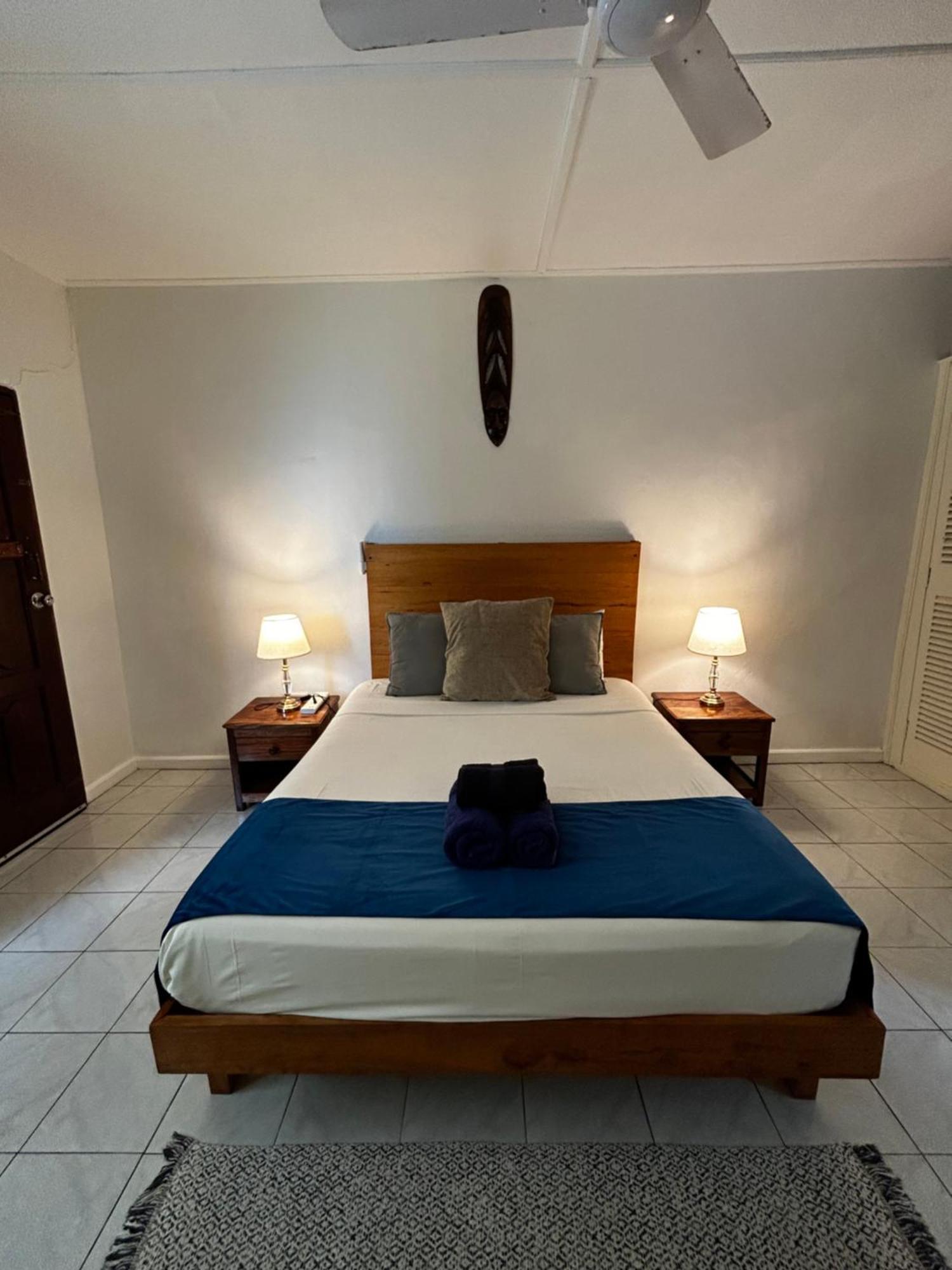 Castaway Lodge Pointe Au Sel Bilik gambar